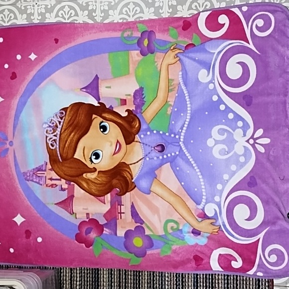 Disney Princess Sophia plush blanket - Picture 3 of 7